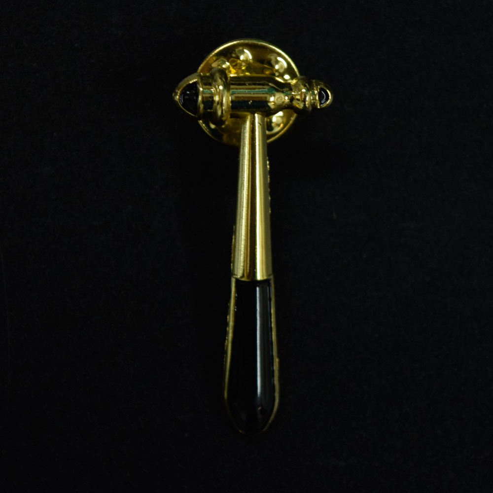 PIN GMD MARTILLOS COLOR DORADO